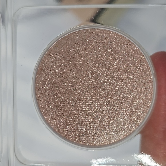 CIATE LONDON GLOW TO HIGHLIGHTER IN MOONDUST-SAMPLE REFILL - Picture 3 of 6